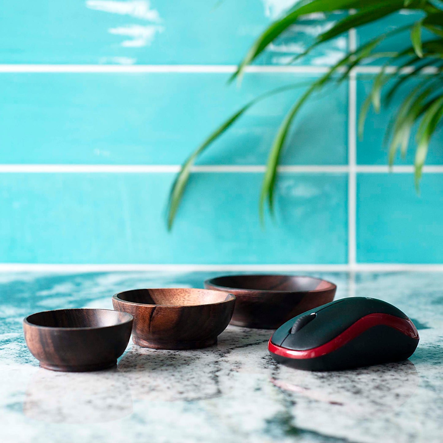 Mediniai dubenėliai su kompiuterio pele – puikiai telpa delne