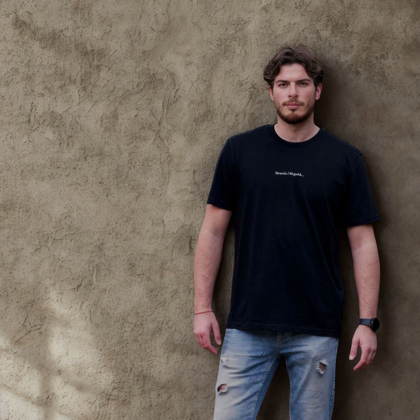 Juodi marškinėliai „Skrendu i Niujorkà“ – ekologiški ir stilingi