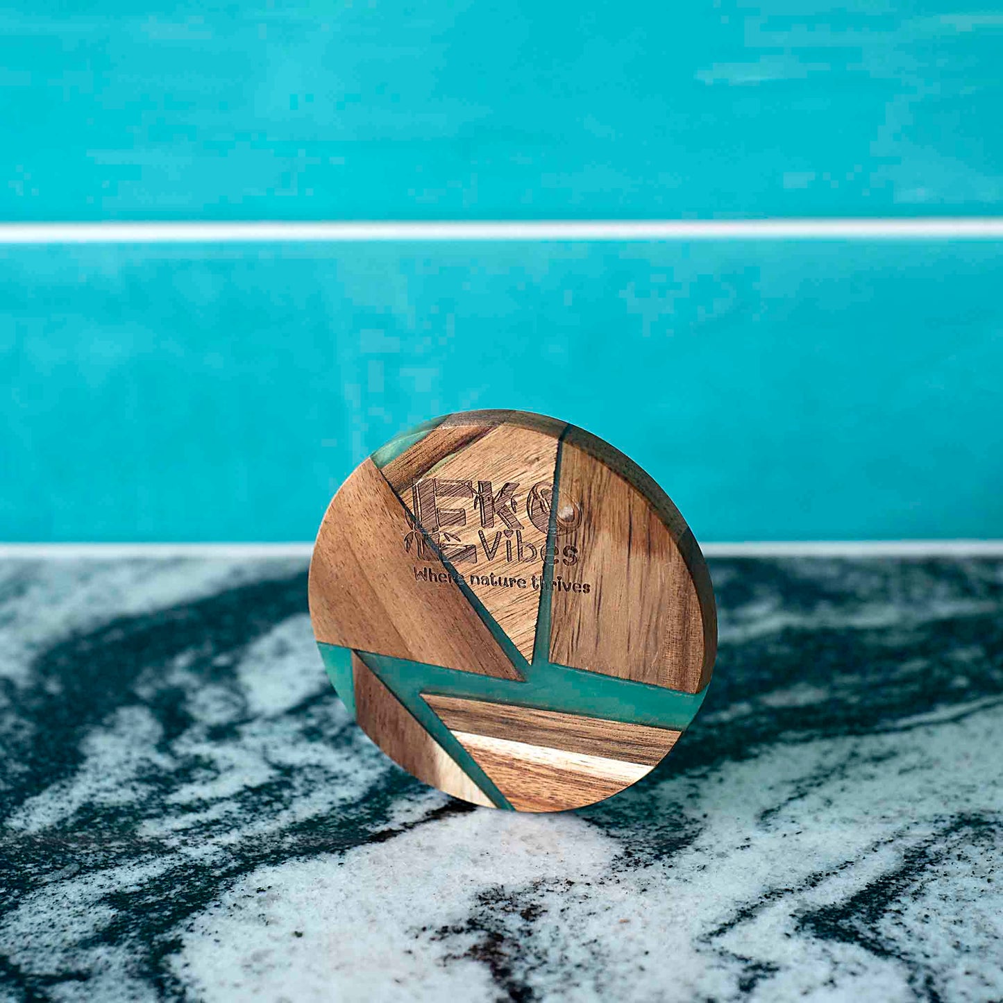 Gėrimų padėkliukas iš akacijos medžio ir žalios epoksidinės dervos