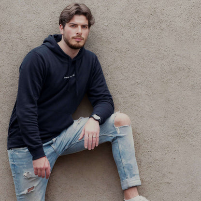 Ekologiškas džemperis „Skrendu i Niujorkà“ ant vyriško modelio