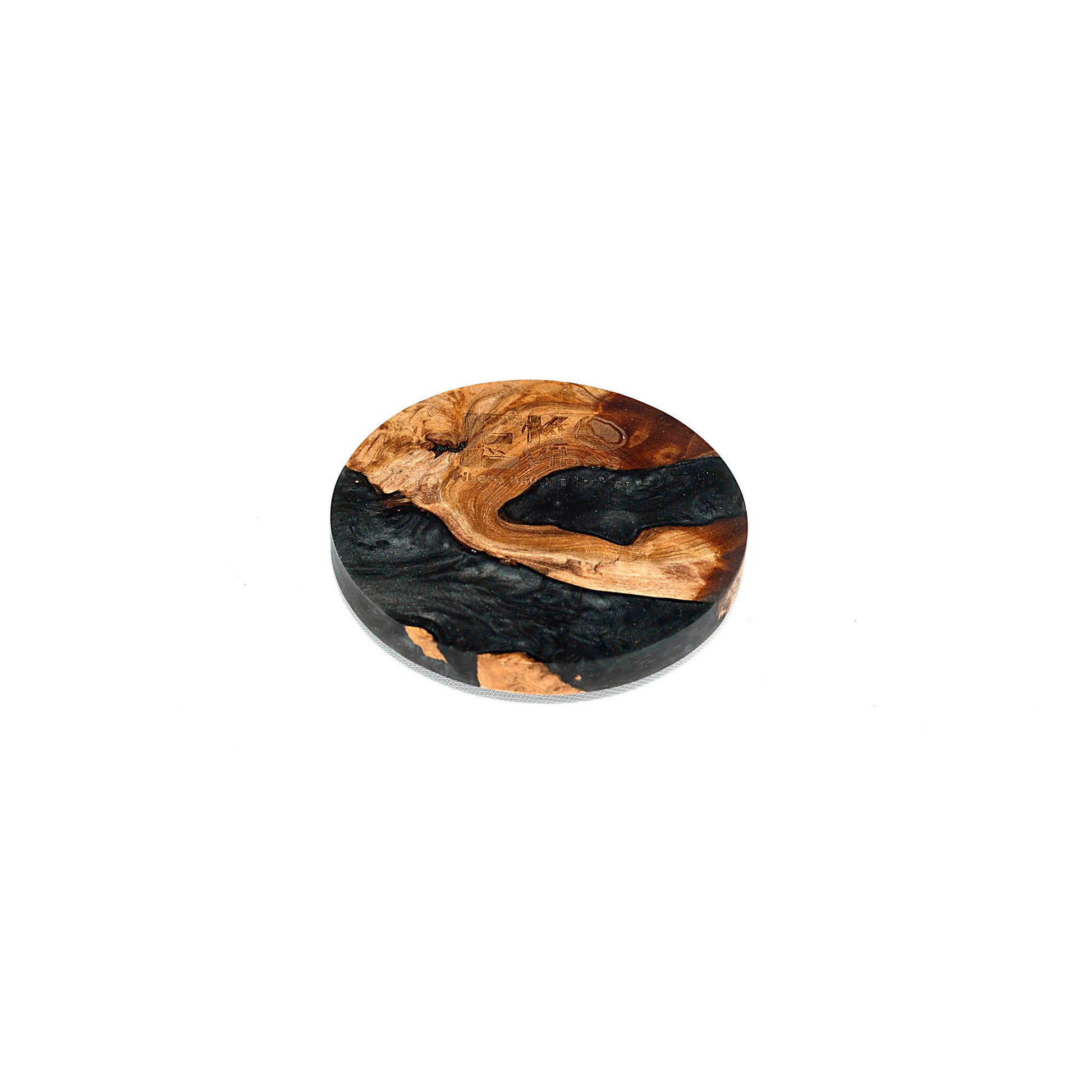 Juodas epoksidinis padėkliukas apvalios formos – elegantiškas ir tvarus