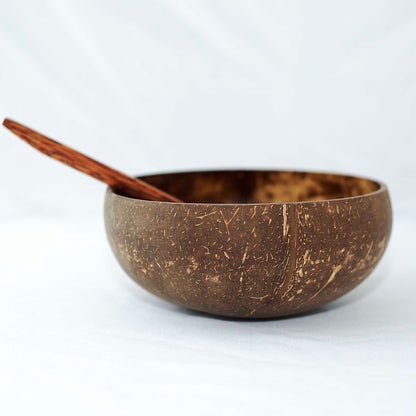 Natūralus kokoso dubenėlis MIDI dydžio be plastiko – puikus pasirinkimas smoothie bowl‘ams ir užkandžiams. Rankų darbo, tvarus indas, ekologiškas ir ilgaamžis.