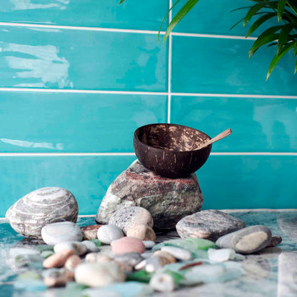 Kokoso dubenėlis MINI dydžio matomas šonu – unikalus raštas ir forma.