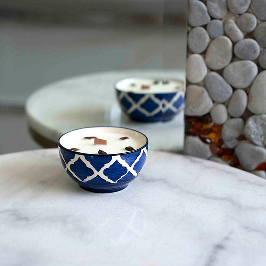 Rankų darbo sojų vaško žvakė – Kokoso kvapas su tigro akies kristalais, keramikoje